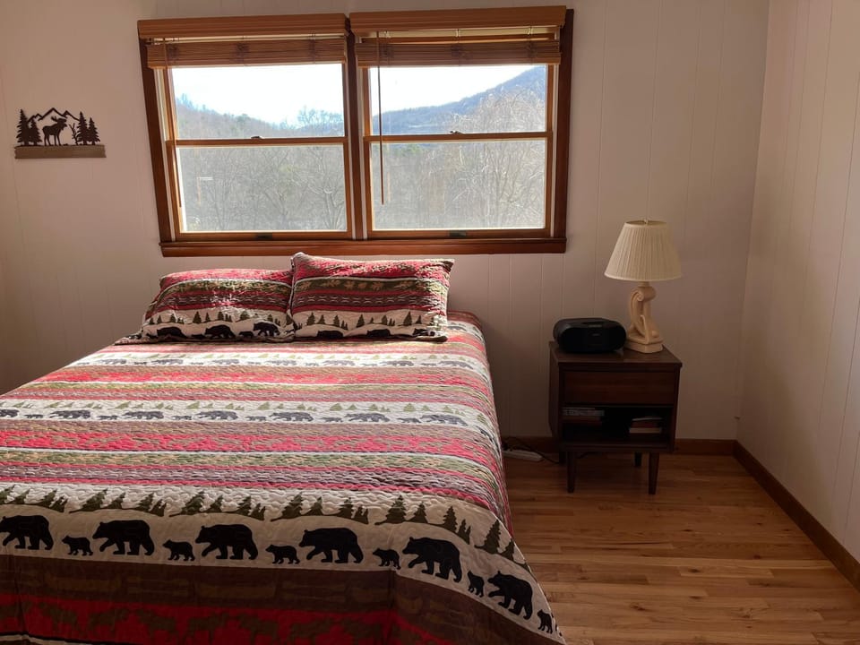 Bedroom, Mountain view