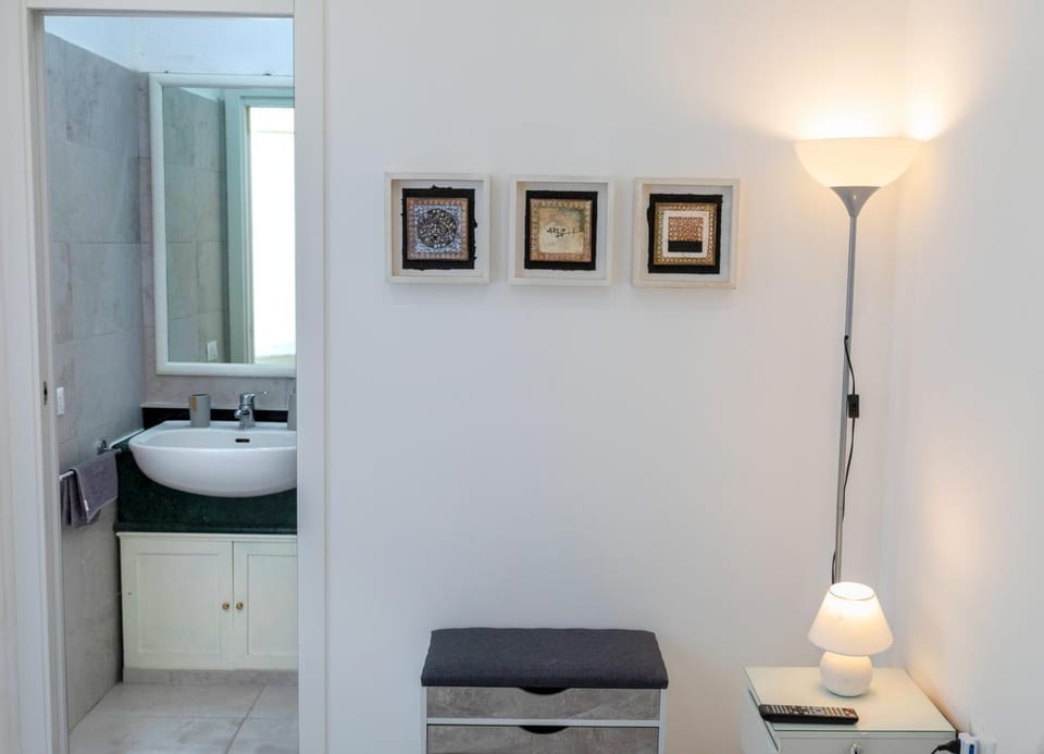 Bed, Bathroom, Photo of the whole room, Bedroom, towels