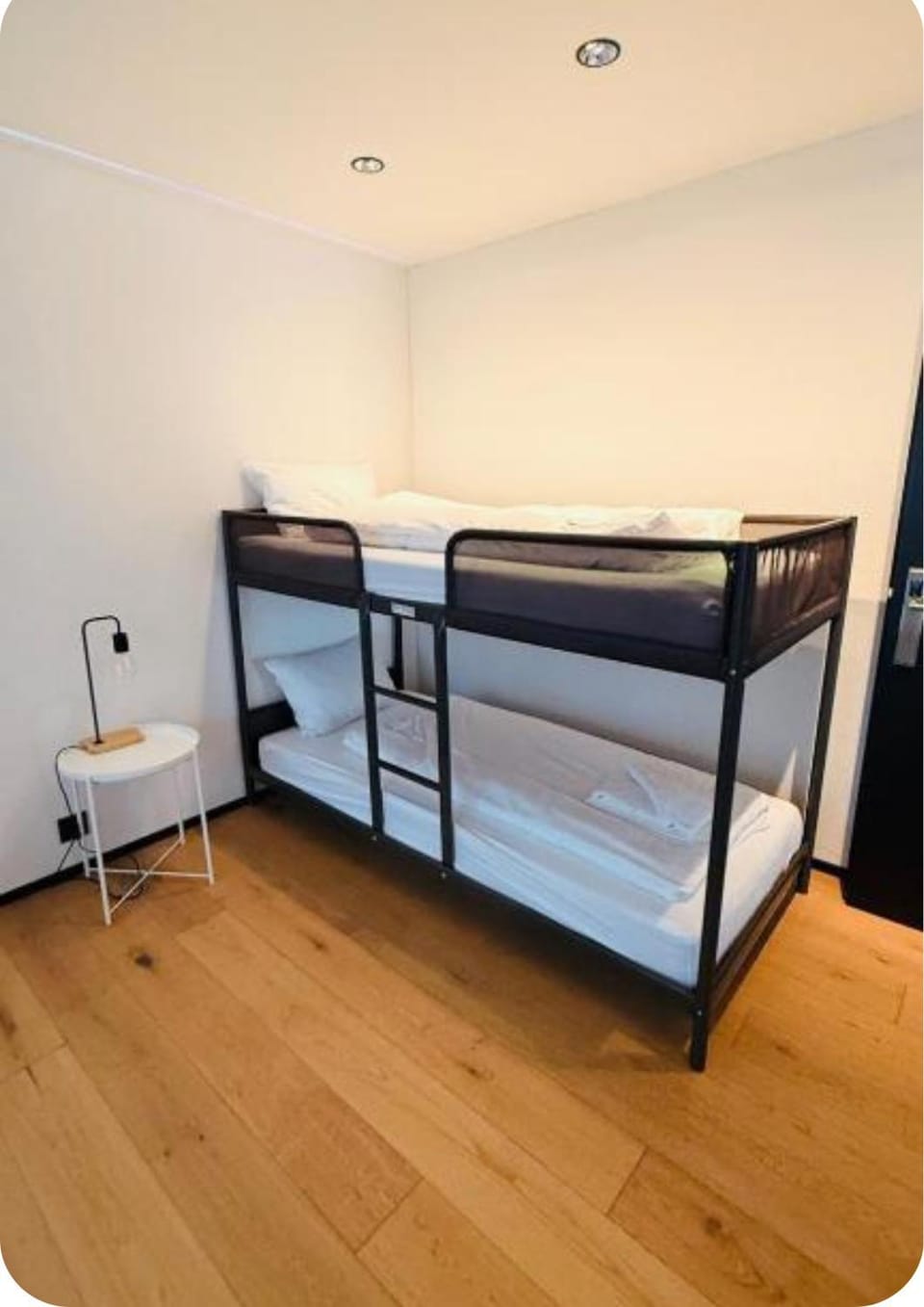 Bed, Photo of the whole room, bunk bed, Family