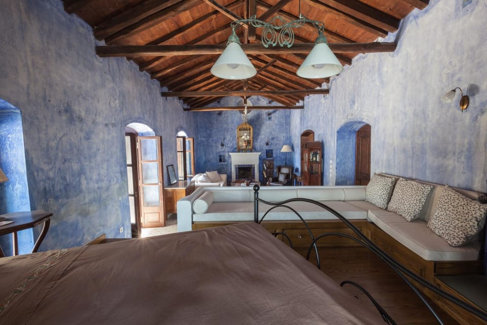 Bed, Living room, Seating area, Bedroom, flat iron