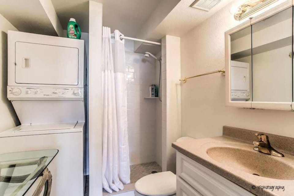 Shower, Toilet, washing machine, dryer