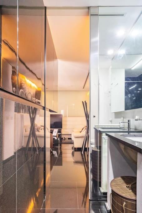 Luxury suite 2 min dal Politeama - Free Parking Apartment in Palermo