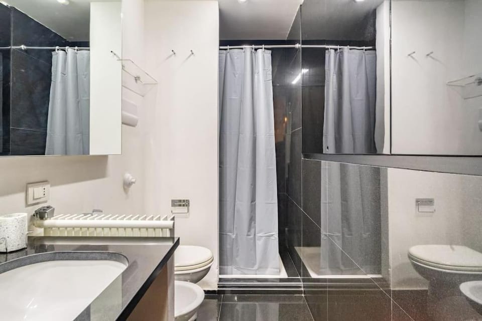 Shower, Toilet, Bathroom, towels