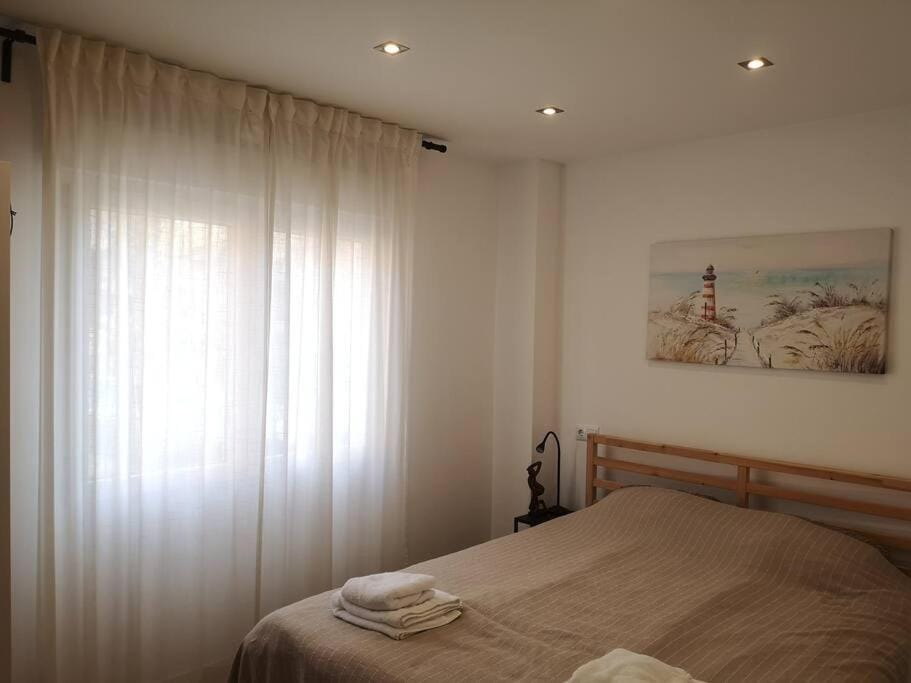 Bed, Bedroom, towels