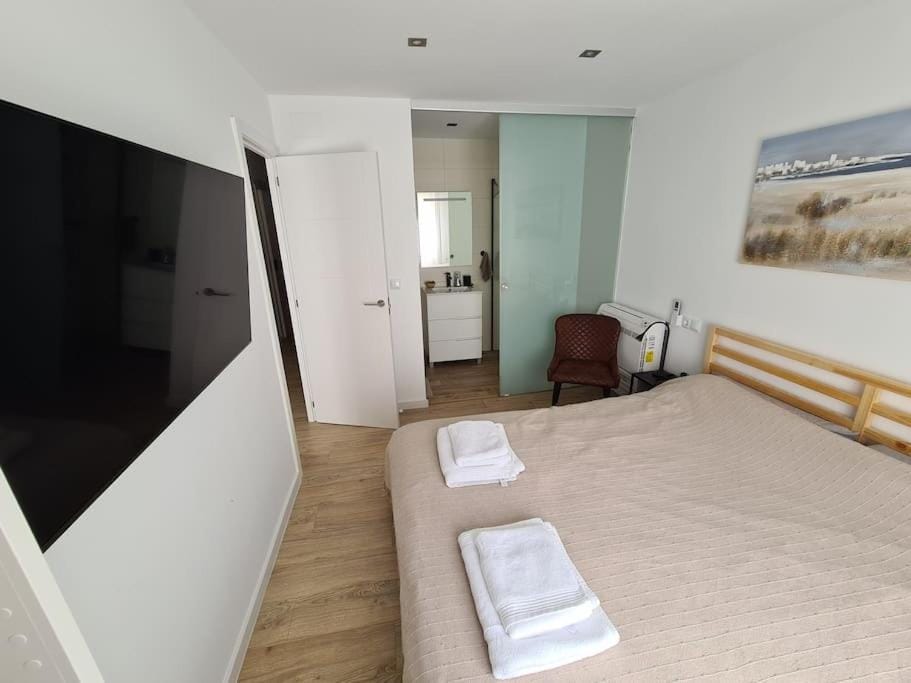 Bed, TV and multimedia, Bedroom, towels, wardrobe