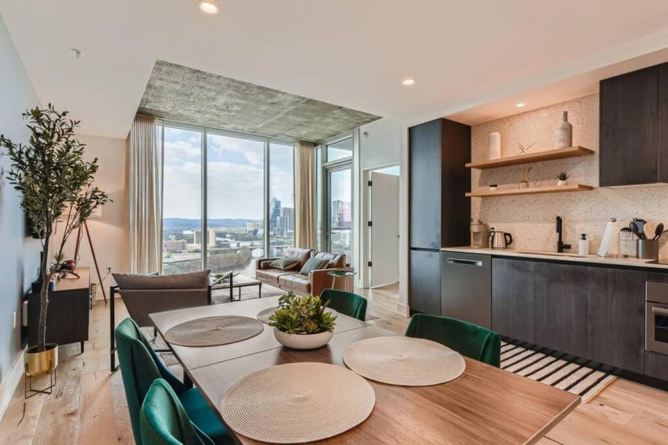 Kitchen or kitchenette, Living room, Seating area, Dining area