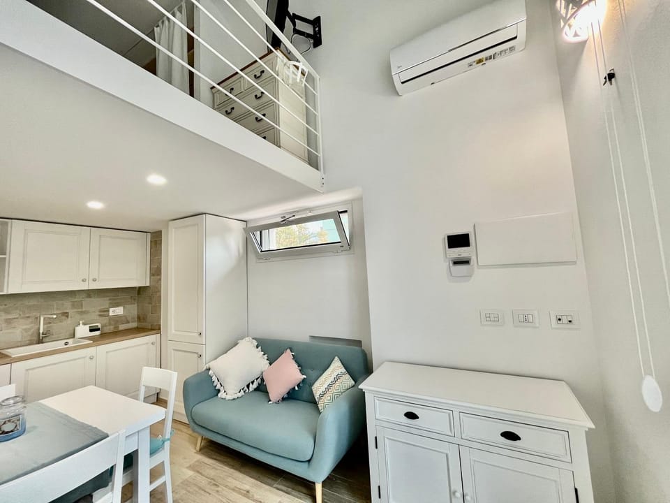 Kitchen or kitchenette, Living room, Photo of the whole room, Seating area, Dining area, air conditioner