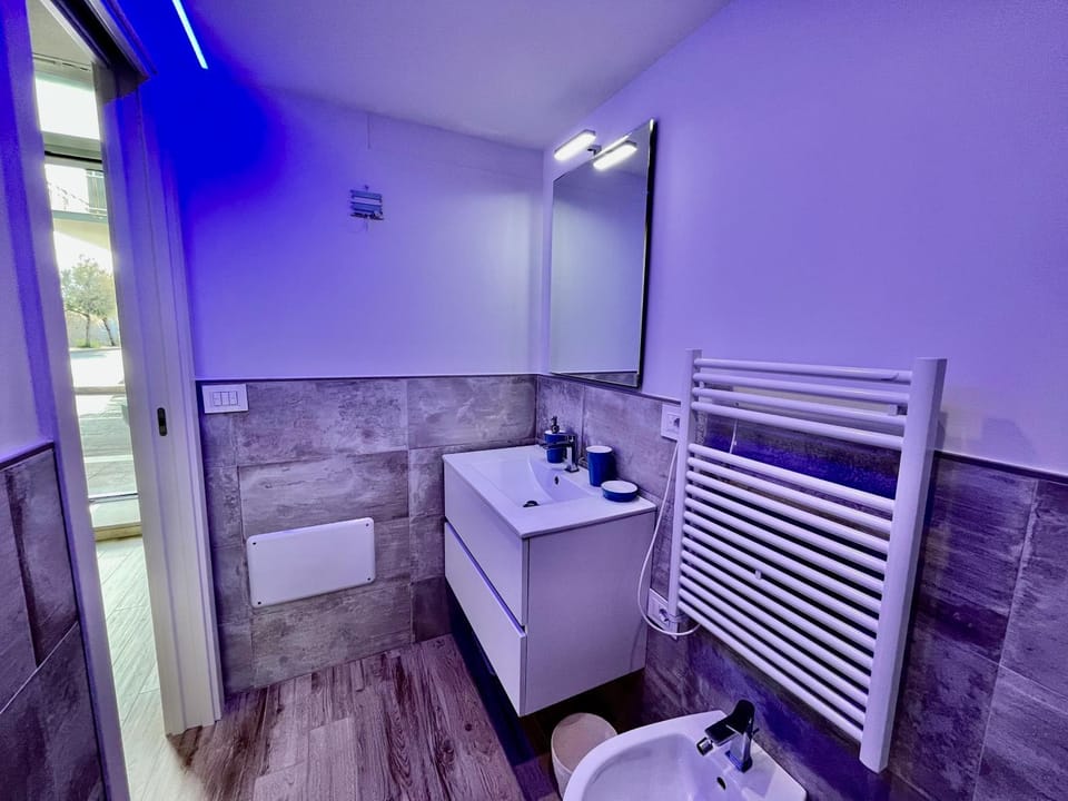 Bathroom, towels