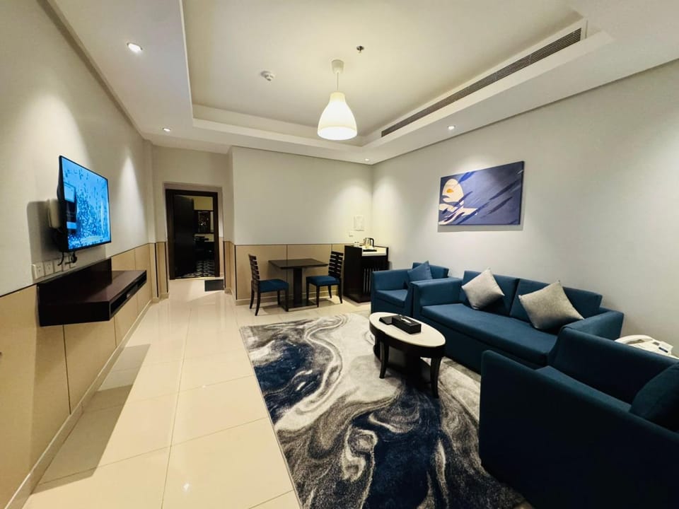 Communal lounge/ TV room, TV and multimedia, Living room, Seating area