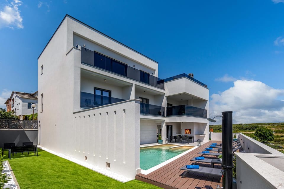 Balcony/Terrace, Swimming pool