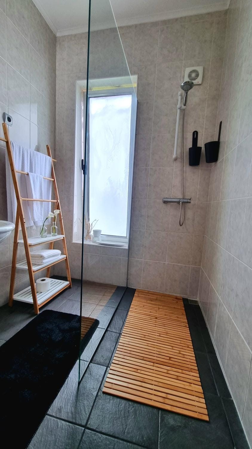 Shower, Bathroom, towels