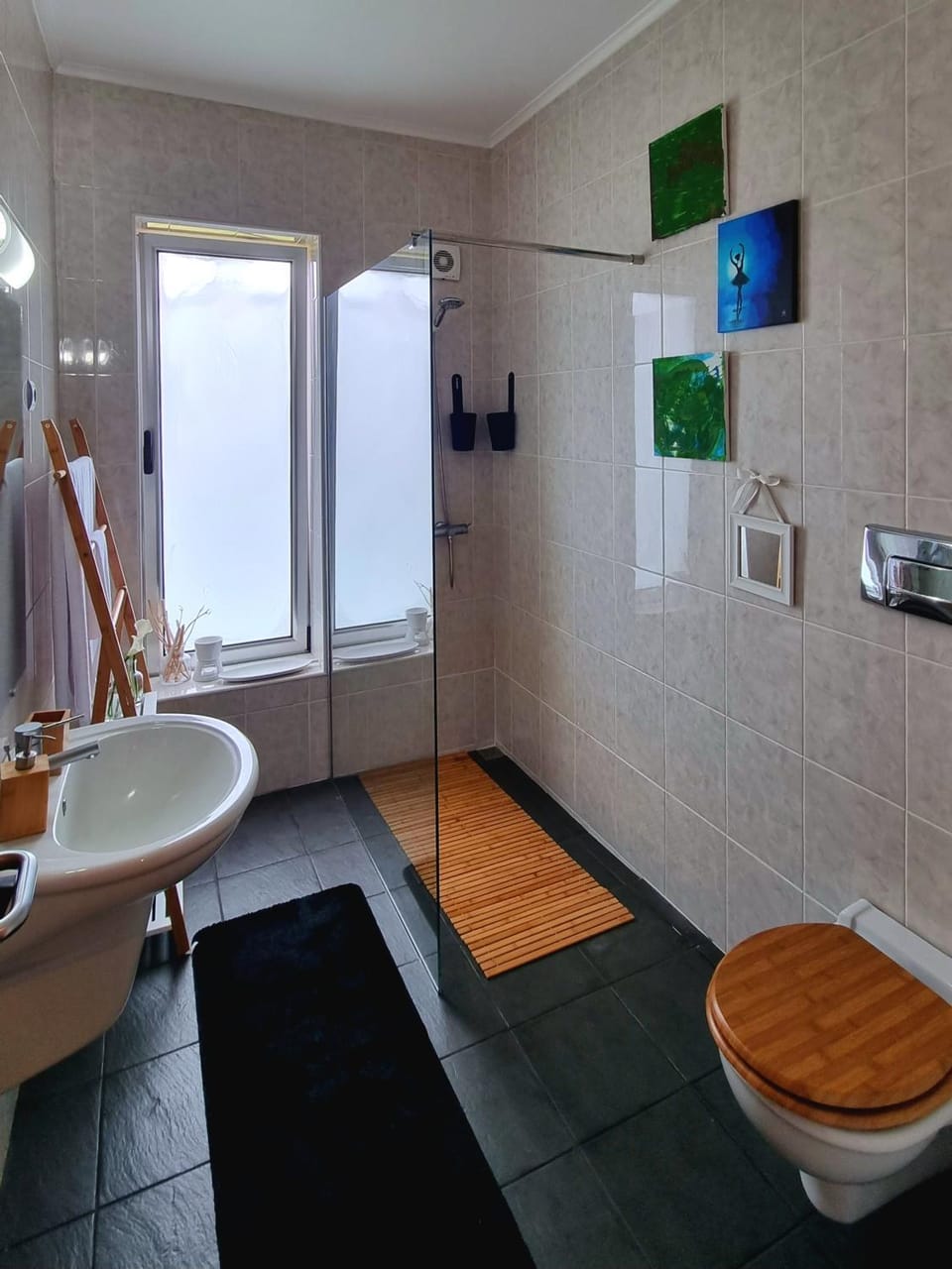 Toilet, Bathroom, towels