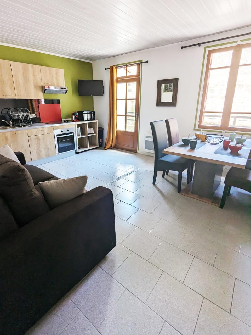 Kitchen or kitchenette, Living room