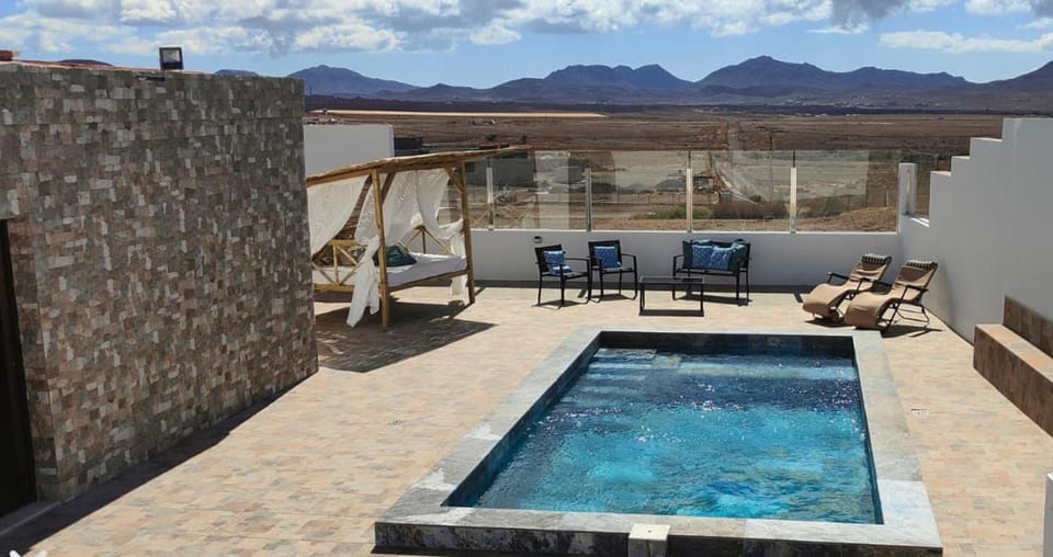4 FAMILY HOME WITH POOL, Fuerteventura-Gran Tarajal Villa in Maxorata