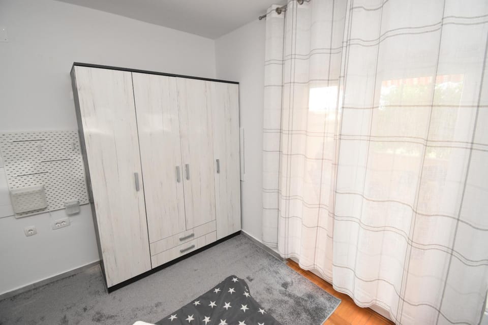 Bedroom, wardrobe
