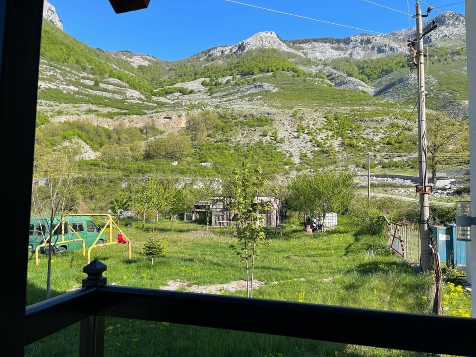 Garden, Mountain view
