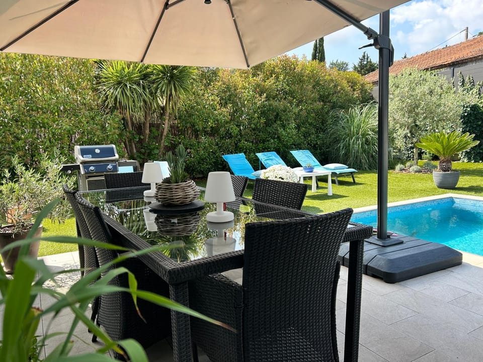 BBQ facilities, Garden, Garden, Balcony/Terrace, Dining area, Pool view, Swimming pool, Swimming pool, sunbed