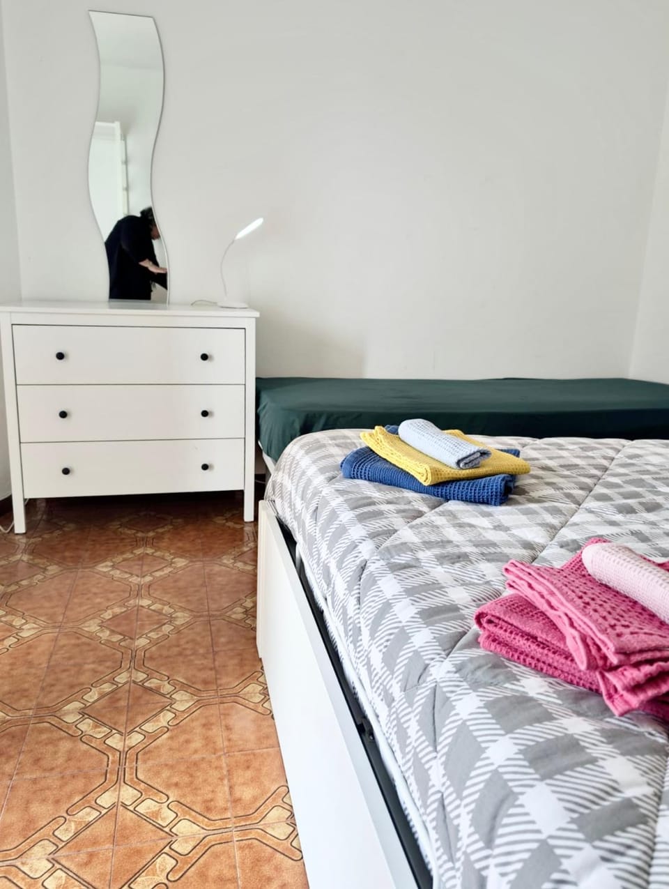 Bed, Photo of the whole room, Bedroom, towels