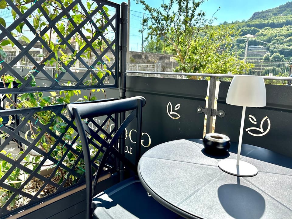 View (from property/room), Balcony/Terrace, Mountain view