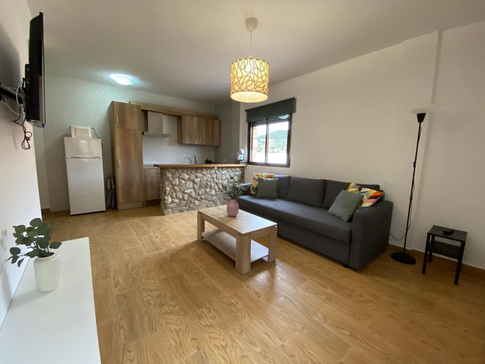 TV and multimedia, Kitchen or kitchenette, Seating area