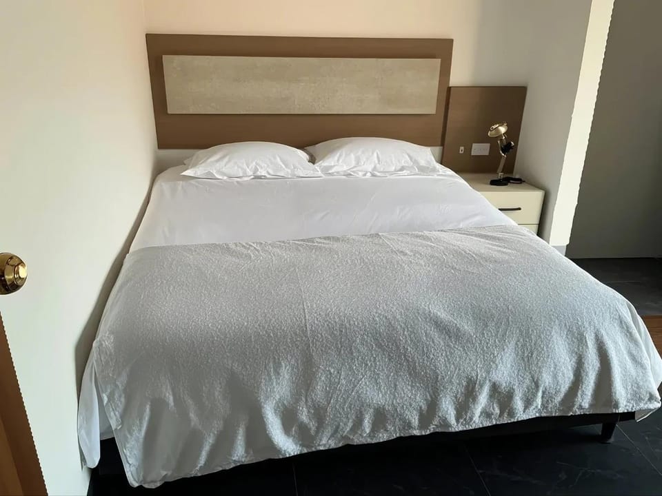 Aparta Suites Torre de Prado 501 Apartamento para 7 Personas Apartment in Medellin