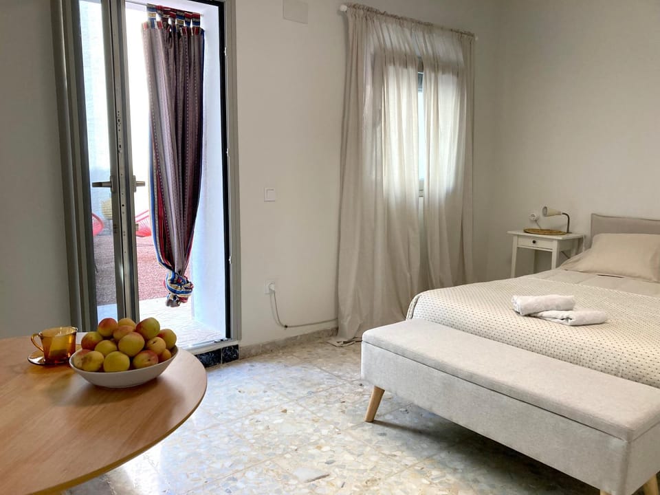 Photo of the whole room, Bedroom