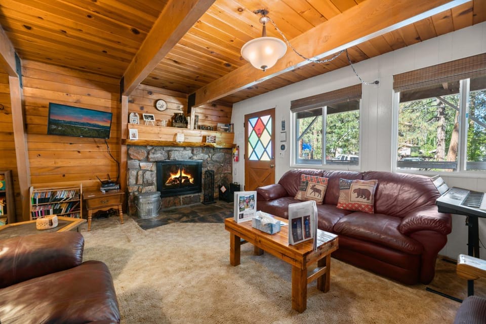 TV and multimedia, Living room, Seating area, flat iron