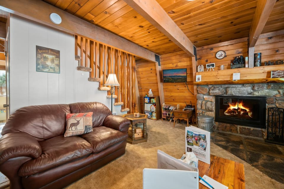 TV and multimedia, Living room, Seating area, flat iron