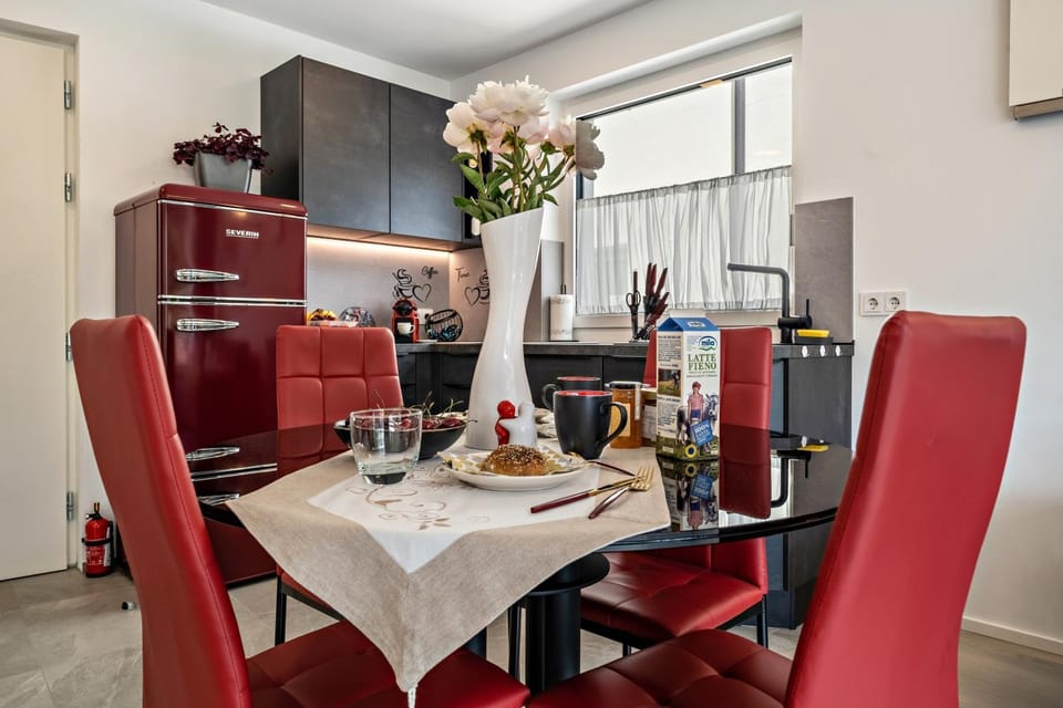 Property building, Kitchen or kitchenette, Living room