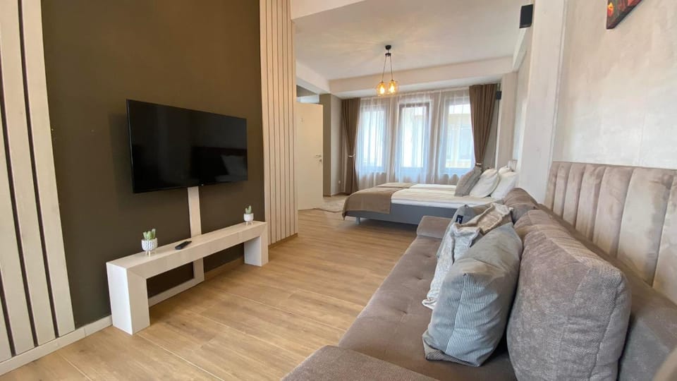 Communal lounge/ TV room, Bed, TV and multimedia, Photo of the whole room, Seating area, Bedroom