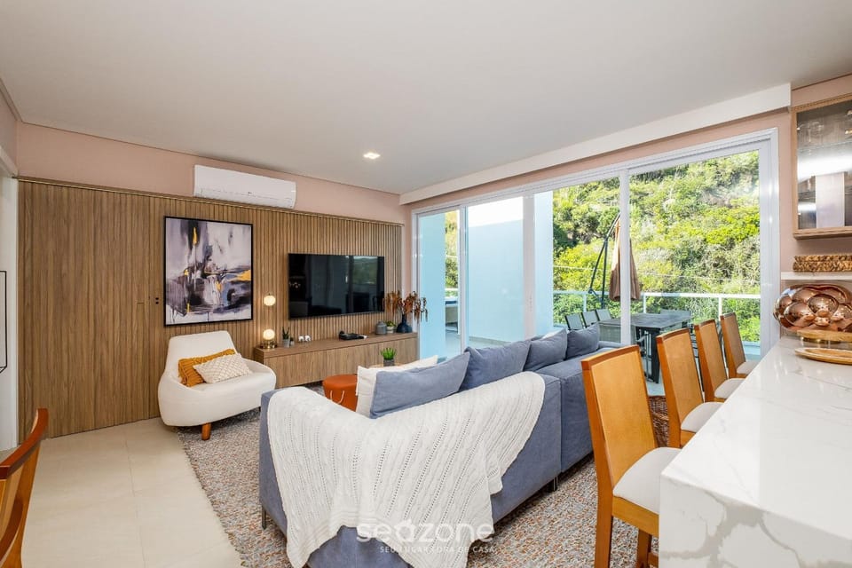 TV and multimedia, Living room, Dining area