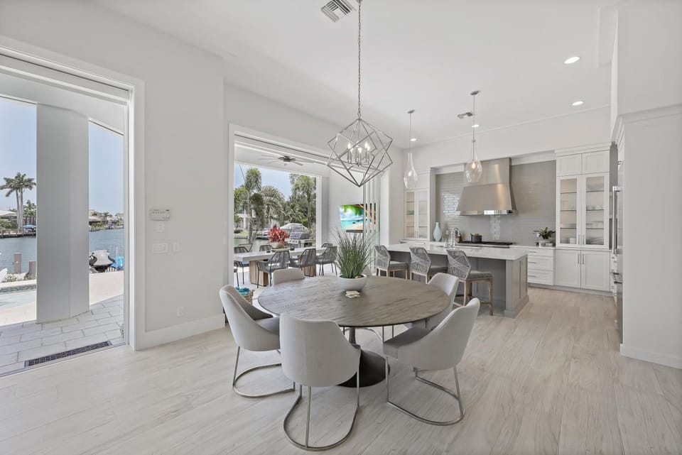 Waterfront home with pool, spa and kayaks/paddleboards House in Marco Island