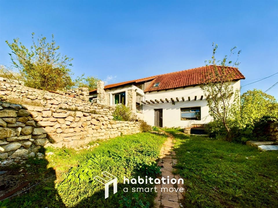 Property building, Day, Garden, Text overlay, Landmark view
