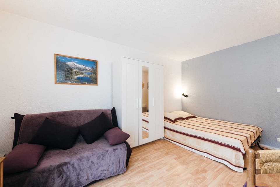 Property building, Living room, Bedroom