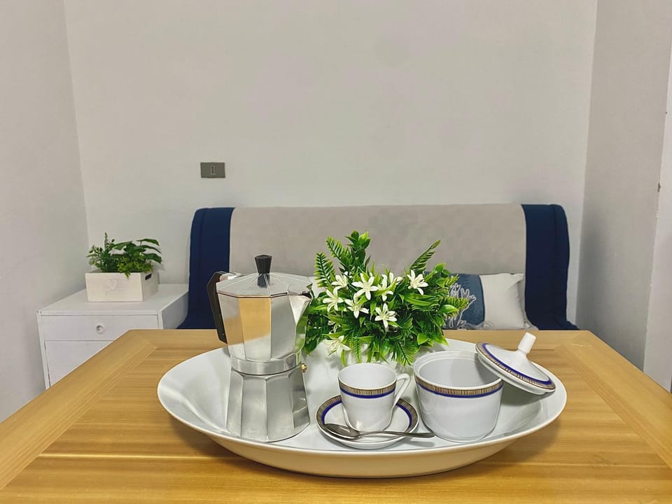 Coffee/tea facilities, Dining area