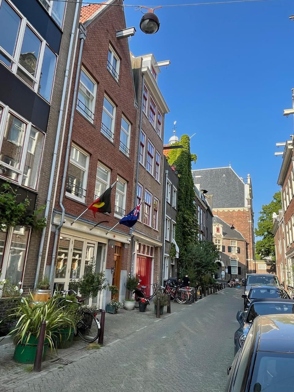 Property building, Day, Neighbourhood, Street view, Location, Parking