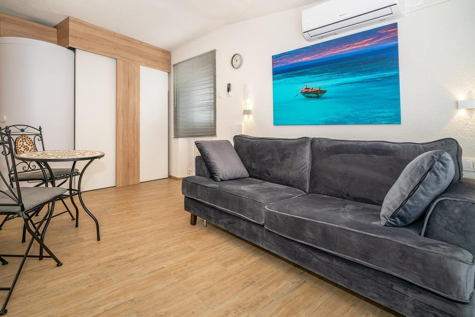 Studio Apartment Gerta with Terrace Apartment in Lika-Senj County
