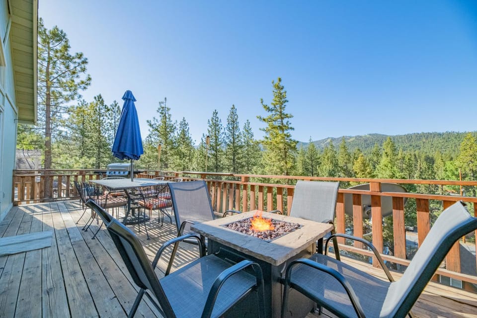 Spring, Day, View (from property/room), Balcony/Terrace, Seating area, Mountain view