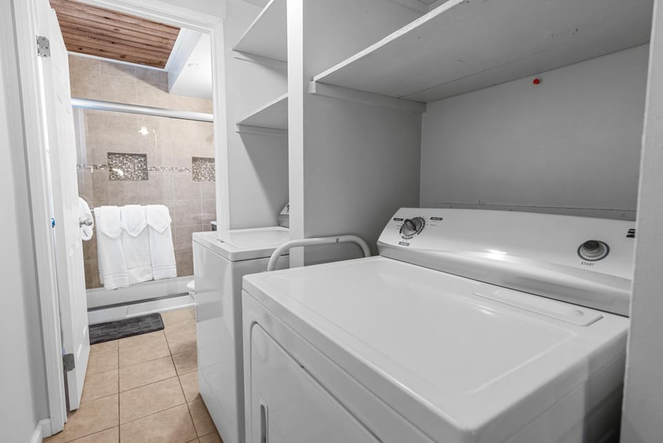 Shower, Bathroom, washing machine, dryer
