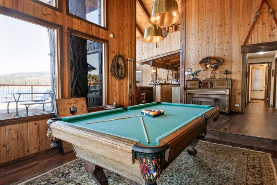 The Voges' Lake House - Amazing lake front house with a beautiful view and game room! House in Big Bear