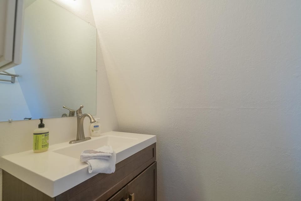 Bathroom, towels