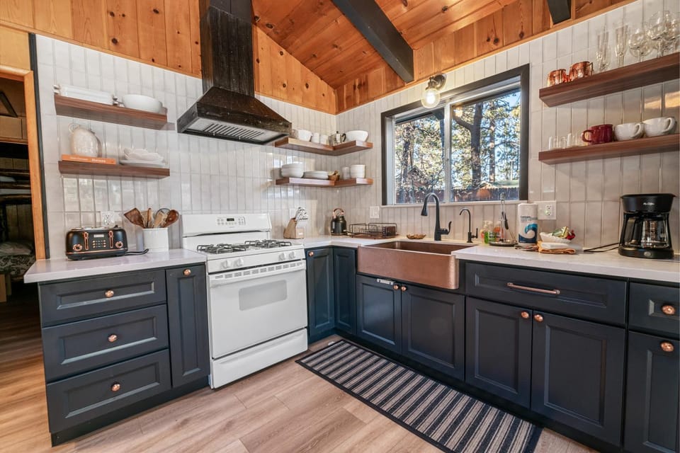 Coffee/tea facilities, Kitchen or kitchenette, pet friendly, stove, toaster