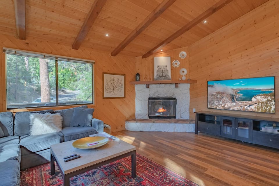 TV and multimedia, Living room, Seating area, flat iron