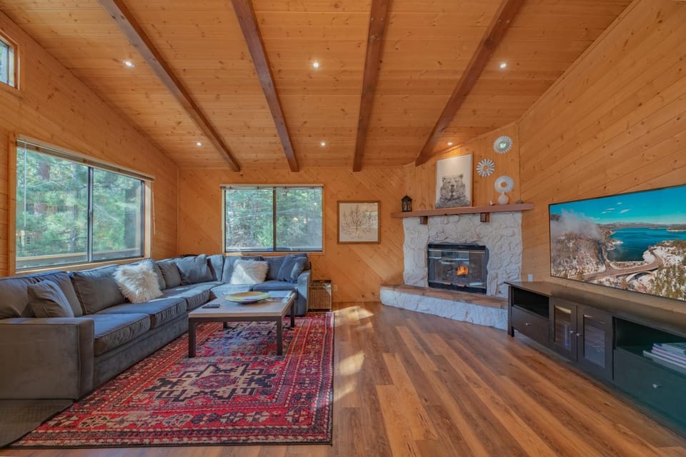 TV and multimedia, Living room, Seating area, flat iron
