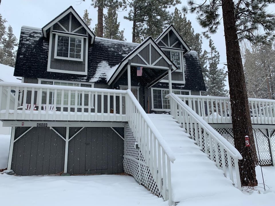 Property building, Facade/entrance, Winter