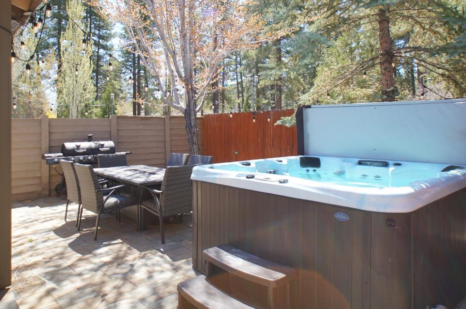 Spring, Summer, Hot Tub, Seating area, Autumn