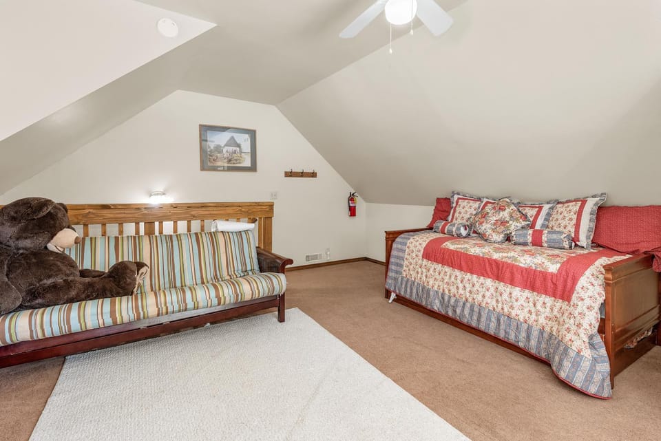 Bed, Photo of the whole room, Bedroom