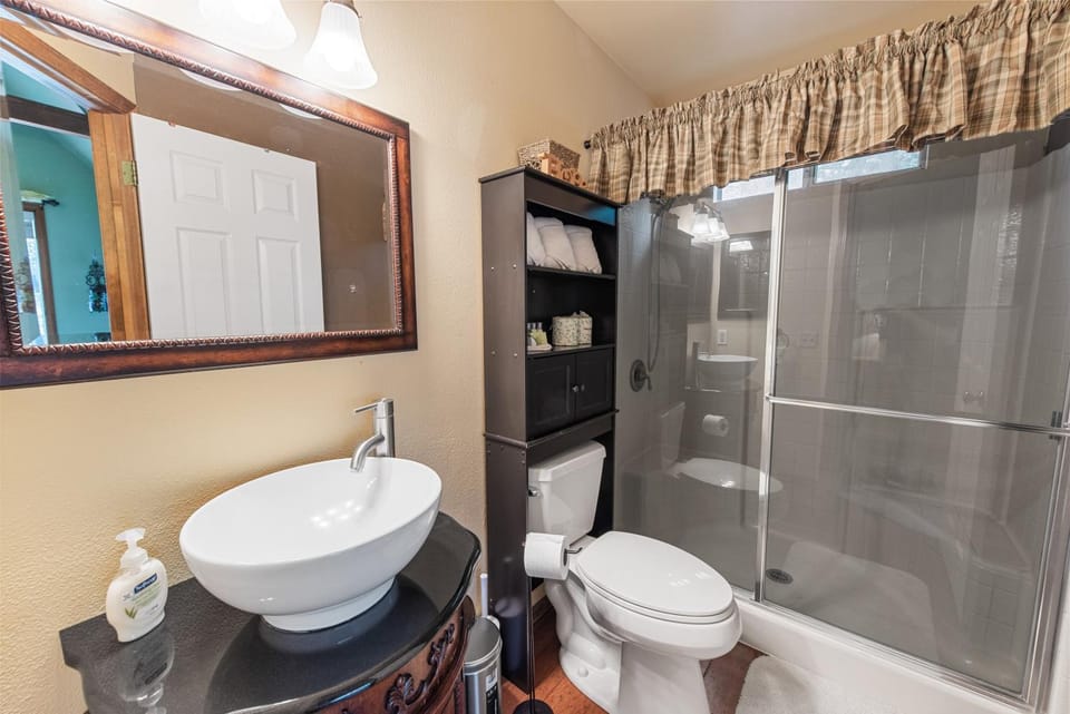 Shower, Toilet, Bathroom