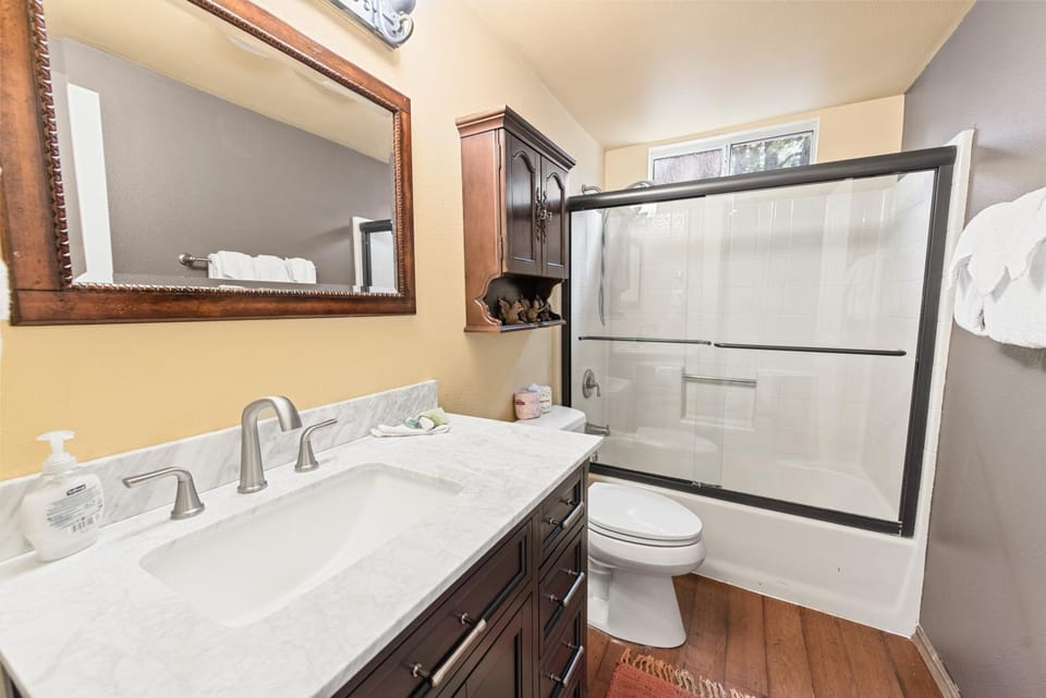 Shower, Toilet, Bathroom, Bath