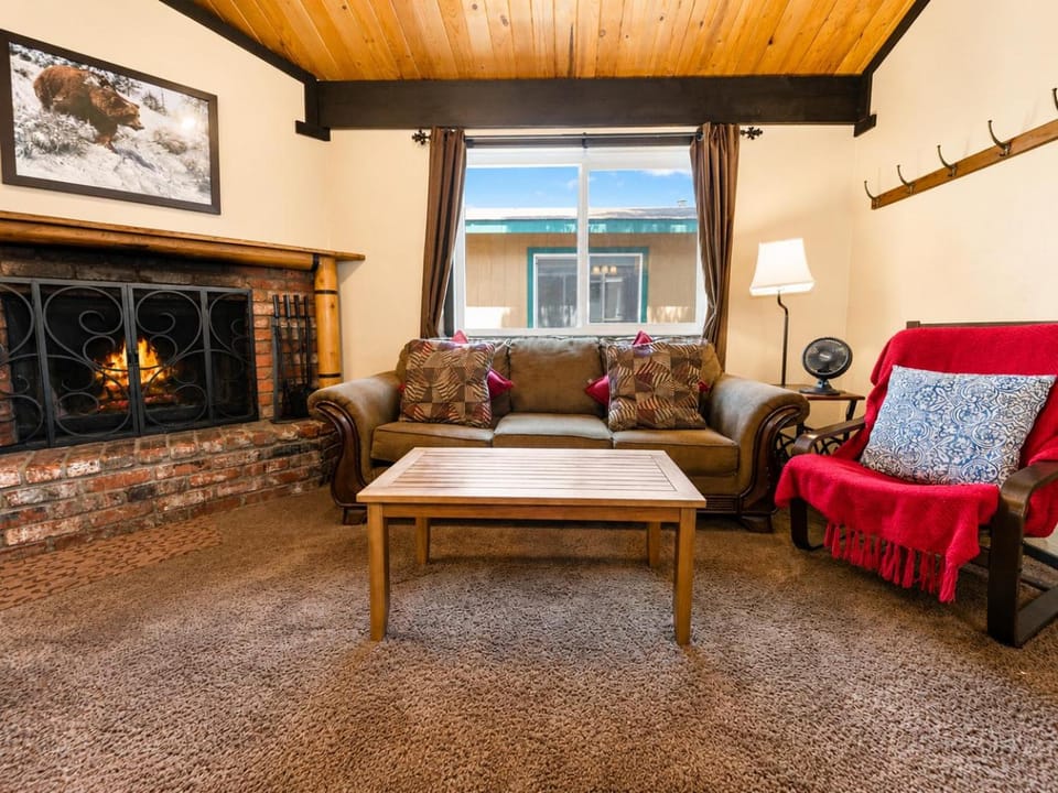 Living room, Seating area, fireplace